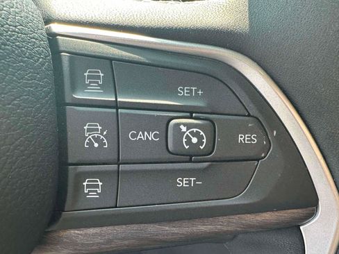 Used 2023 Jeep Grand Cherokee Limited w/ Luxury Tech Group II AWD/4WD image 22