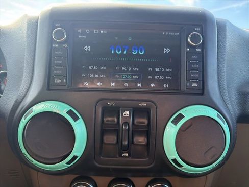 Used 2017 Jeep Wrangler Unlimited Sahara w/ Connectivity Group image 21