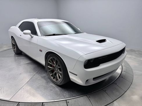 Used 2018 Dodge Challenger SRT RWD image 3