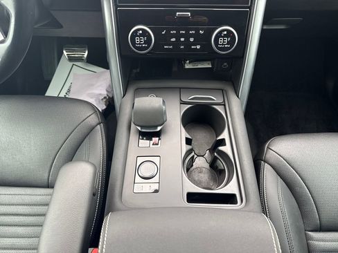 Used 2023 Land Rover Discovery S R-Dynamic image 23