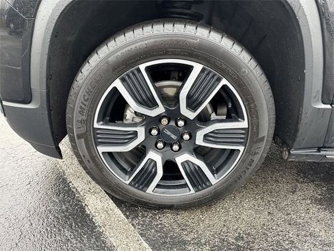 Used 2021 GMC Acadia SLT w/ Elevation Edition image 10