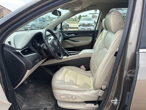 Used 2020 Buick Enclave Essence image 10