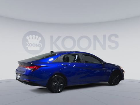Used 2023 Hyundai Elantra SEL image 2