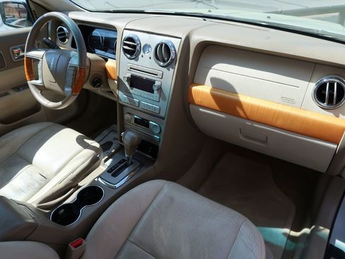 Used 2006 Lincoln Zephyr image 10