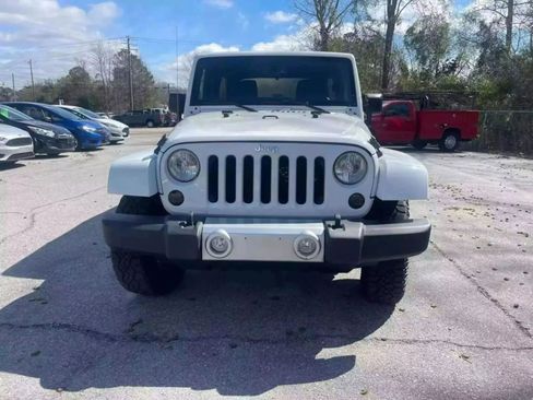 Used 2015 Jeep Wrangler Unlimited Sahara w/ Connectivity Group AWD/4WD image 3