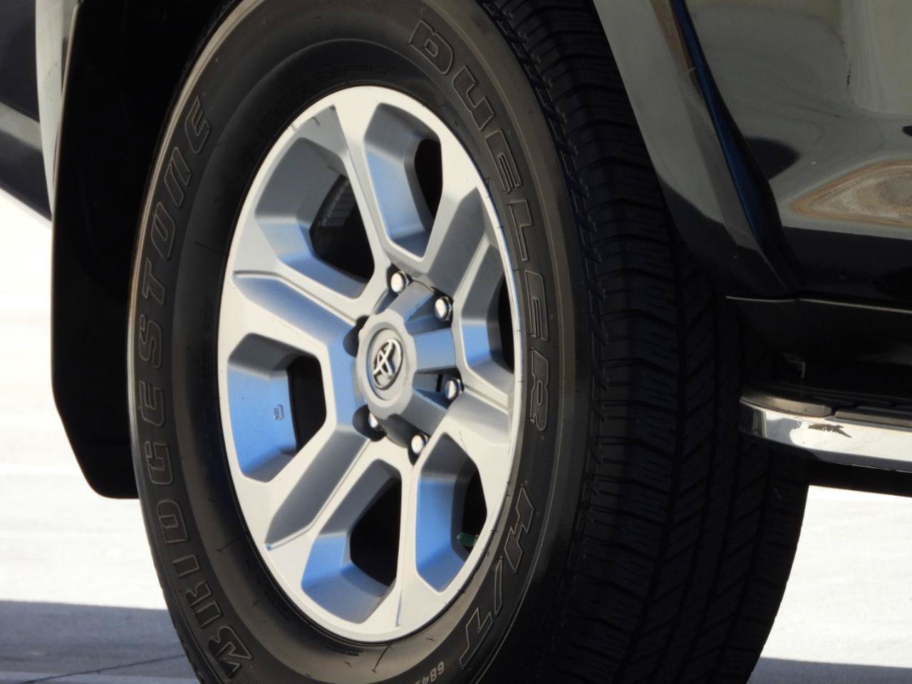 Used 2017 Toyota 4Runner SR5 Premium RWD image 16