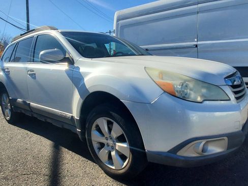 Used 2011 Subaru Outback 2.5i Premium image 18