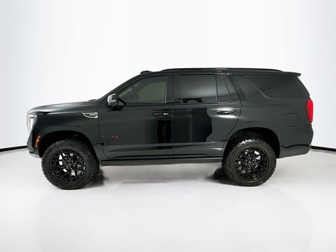 Used 2025 GMC Yukon AT4 w/ AT4 Premium Package image 5