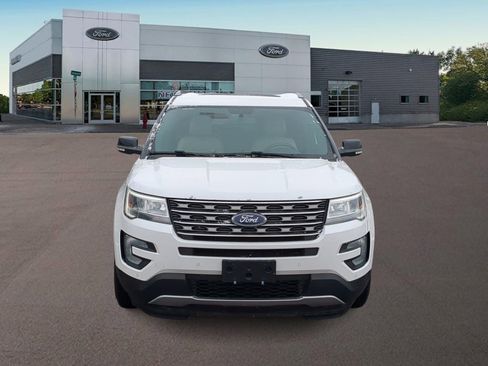 Used 2017 Ford Explorer XLT w/ Equipment Group 202A image 3