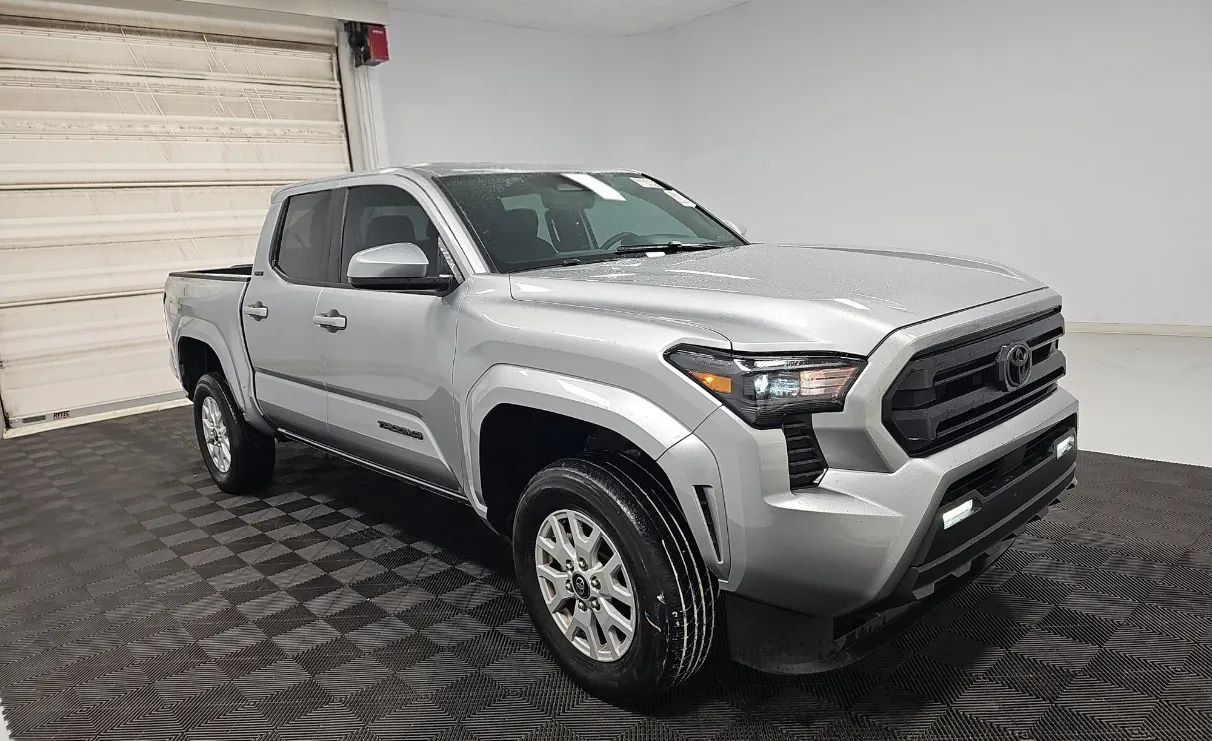 Used 2025 Toyota Tacoma SR5 RWD image 4