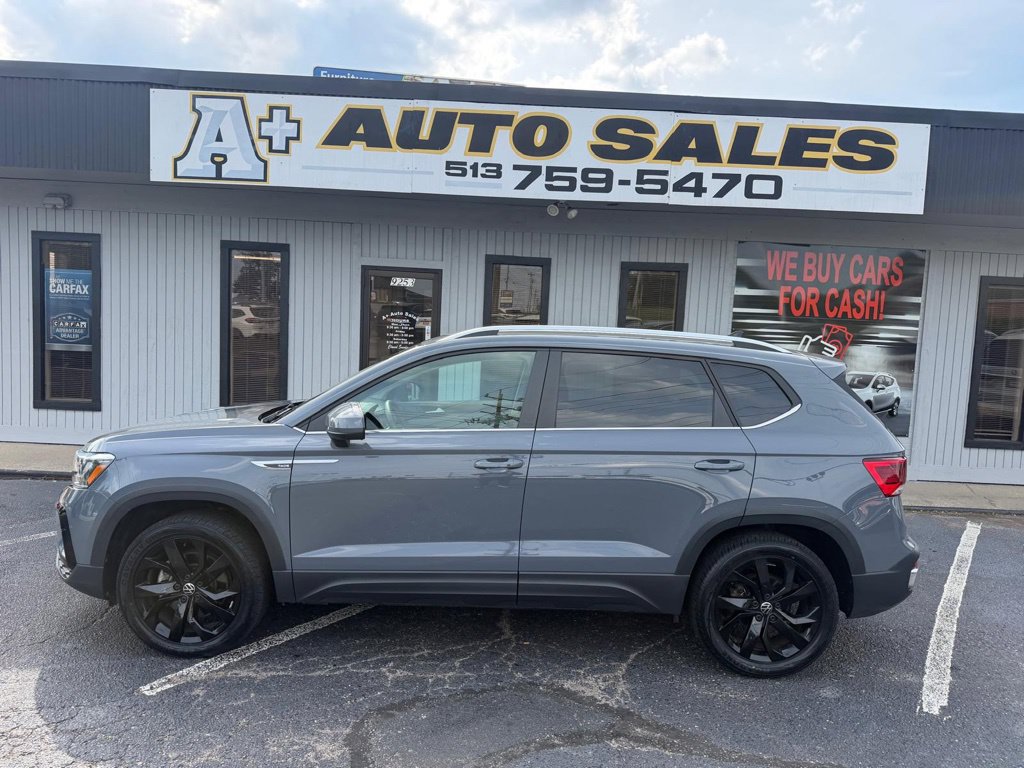 Used 2023 Volkswagen Taos SE w/ Panoramic Sunroof Package AWD/4WD image 1