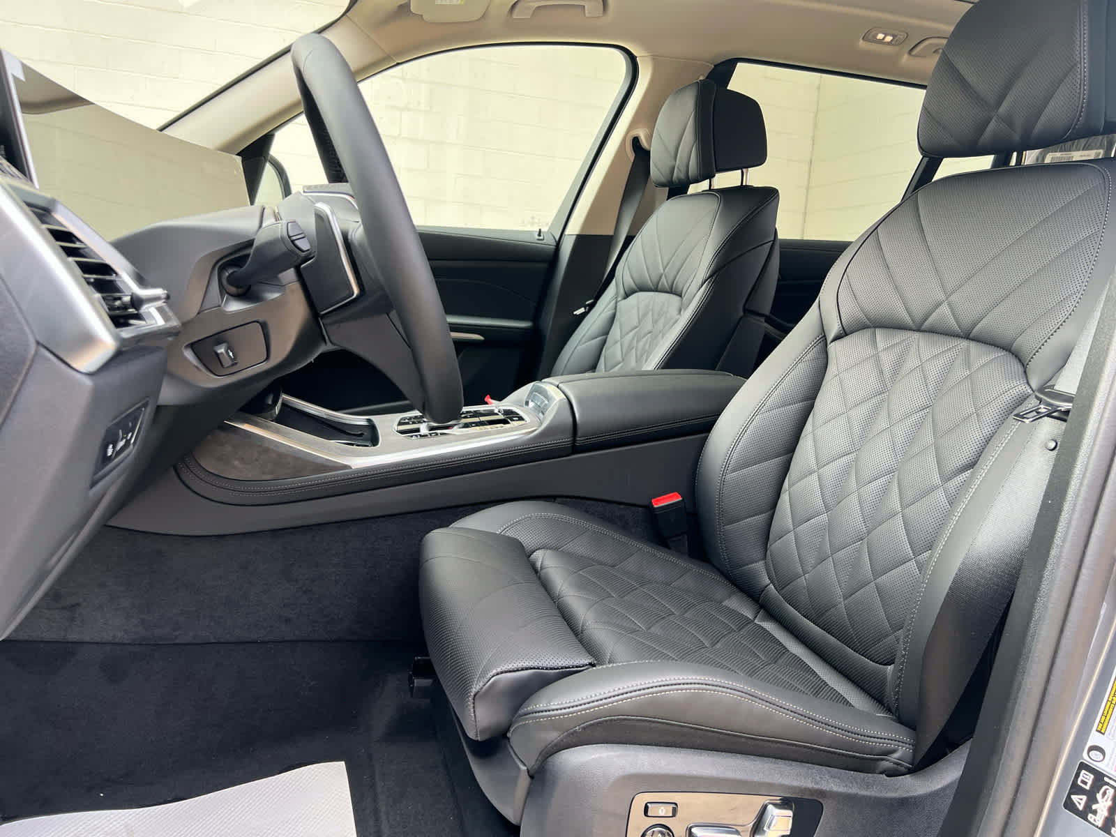 Used 2025 BMW X7 xDrive40i w/ Premium Package AWD/4WD image 13