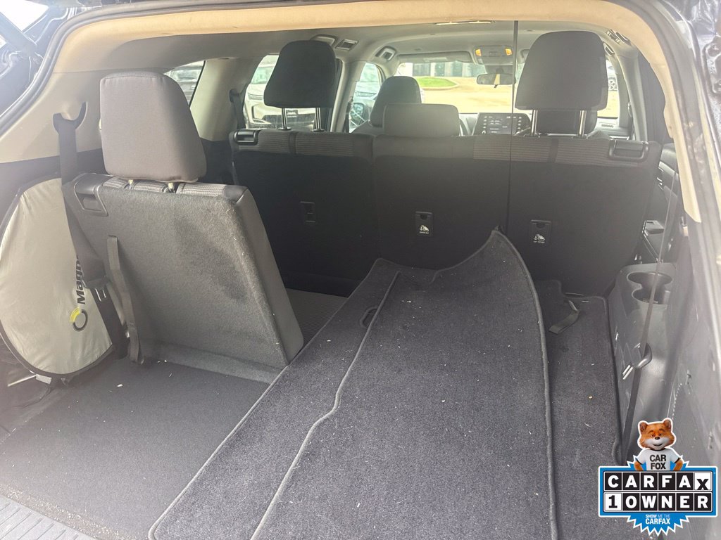 Used 2021 Toyota Highlander LE FWD image 32