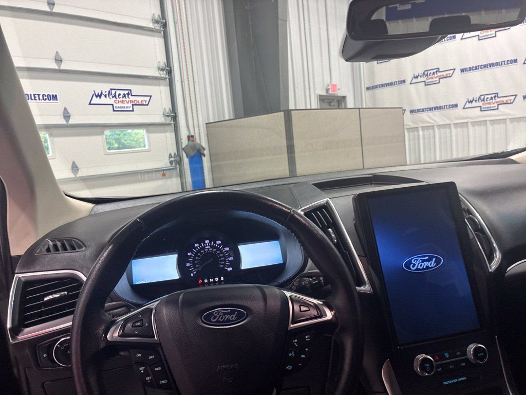 Used 2024 Ford Edge Titanium AWD/4WD image 2