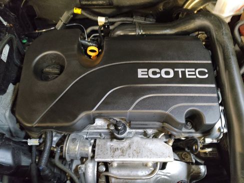 Used 2021 Chevrolet Equinox LS w/ LS Convenience Package image 30