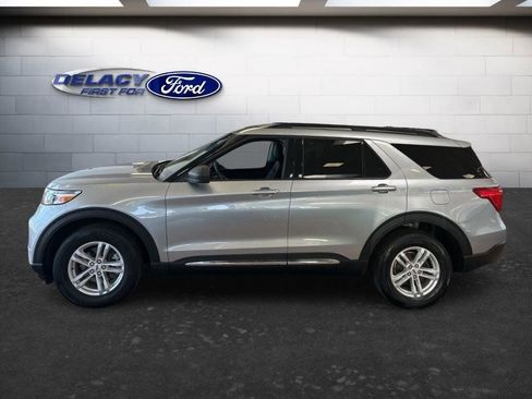 Used 2023 Ford Explorer XLT w/ Equipment Group 202A AWD/4WD image 2
