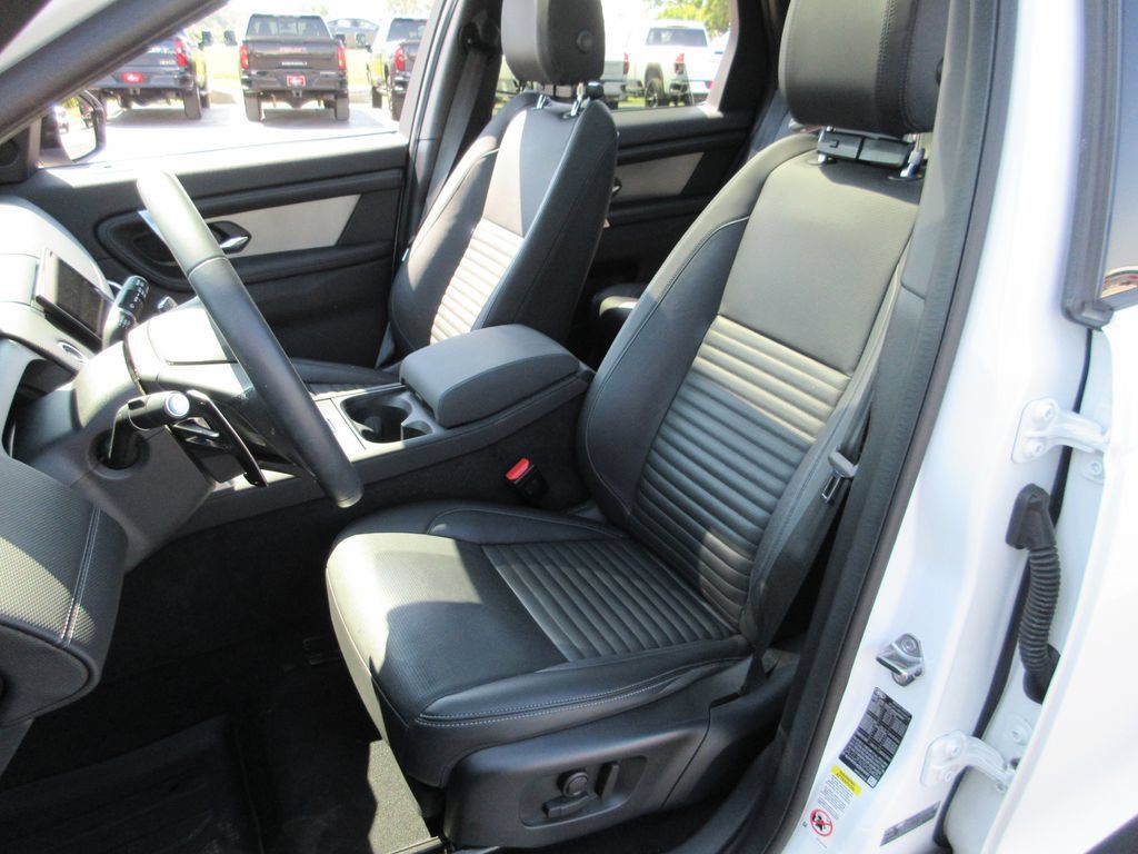 Used 2025 Land Rover Discovery Sport Dynamic SE AWD/4WD image 21
