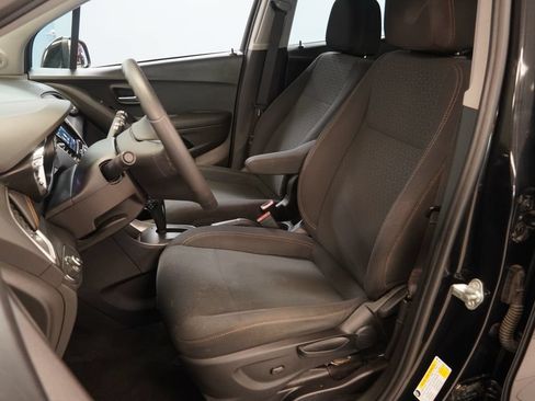 Used 2020 Chevrolet Trax LS FWD image 3