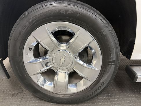 Used 2019 Chevrolet Tahoe LT w/ LT Signature Package AWD/4WD image 11