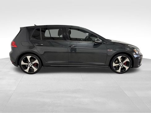 Used 2016 Volkswagen Golf image 4