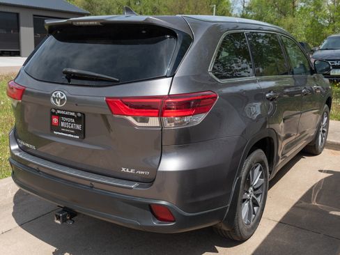 Used 2019 Toyota Highlander XLE AWD/4WD image 7