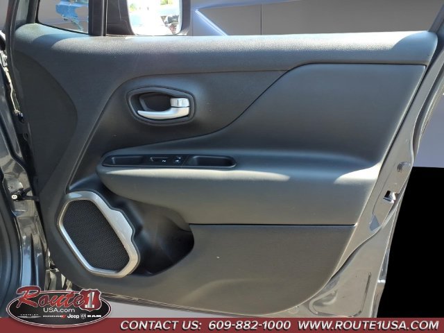 Used 2023 Jeep Renegade Latitude AWD/4WD image 14