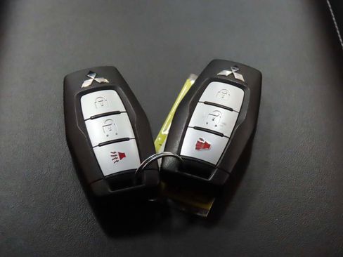 Used 2023 Mitsubishi Outlander ES image 18