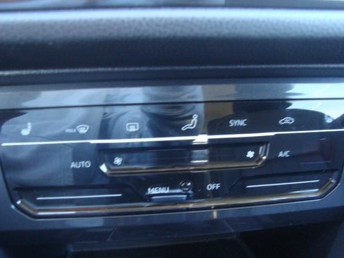 Used 2024 Volkswagen Tiguan SE image 15