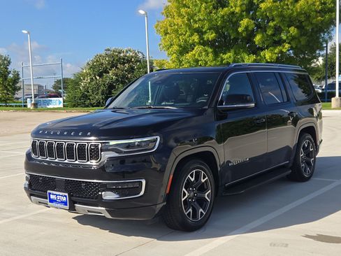 Used 2024 Jeep Wagoneer Series III AWD/4WD image 8