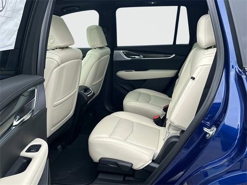 Used 2025 Cadillac XT6 Sport w/ Technology Package image 11
