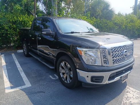 Used 2018 Nissan Titan SV w/ SV Convenience Package RWD image 1