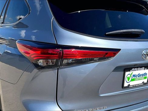 Used 2021 Toyota Highlander XLE AWD/4WD image 27