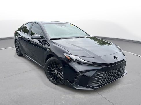 Used 2025 Toyota Camry SE FWD image 4