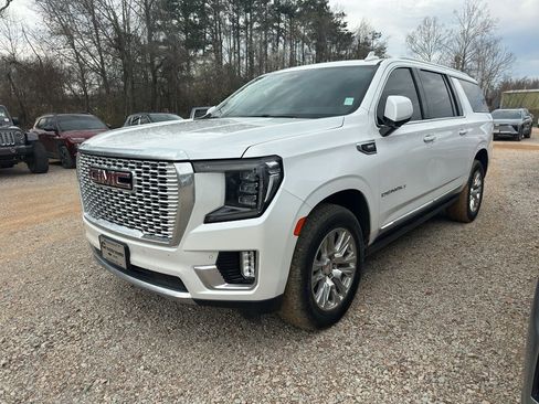 Used 2023 GMC Yukon XL Denali image 1