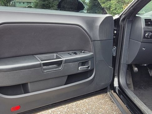 Used 2014 Dodge Challenger SXT image 12
