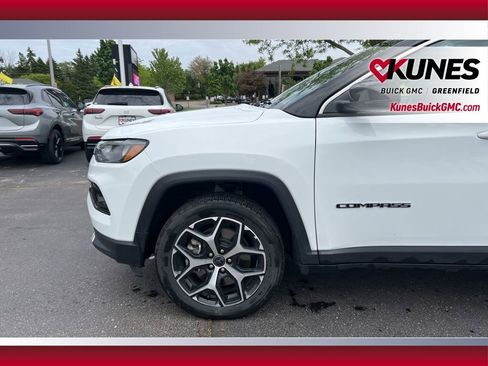 Used 2025 Jeep Compass Limited AWD/4WD image 14