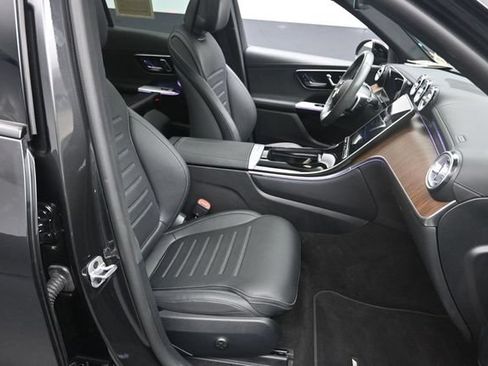Used 2025 Mercedes-Benz GLC 300 w/ AMG Line image 31