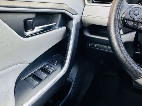 Used 2022 Toyota RAV4 XLE image 20