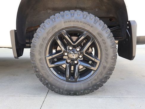 Used 2019 Chevrolet Silverado 1500 LT Trail Boss AWD/4WD image 46