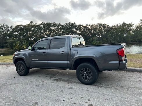 Used 2022 Toyota Tacoma SR5 w/ Technology Package image 3
