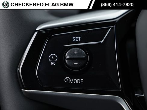 Used 2025 BMW 530i w/ Premium Package image 33