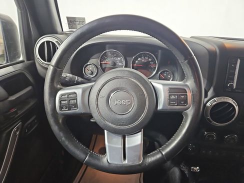 Used 2017 Jeep Wrangler Unlimited Rubicon AWD/4WD image 15