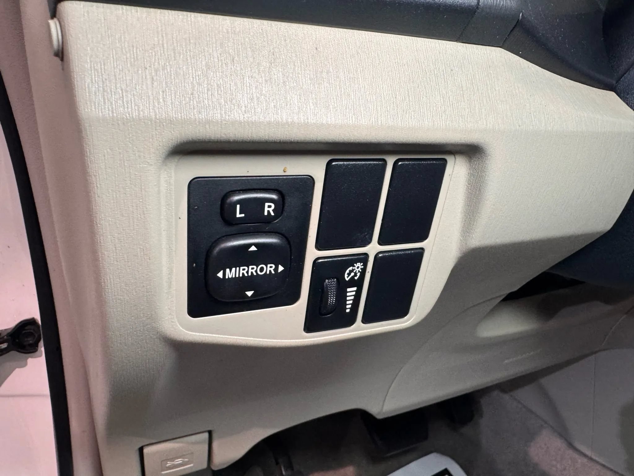 Used 2011 Toyota Prius Two FWD image 18