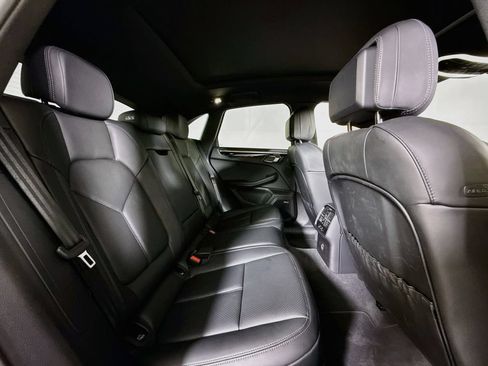 Certified 2026 Porsche Macan AWD/4WD image 19
