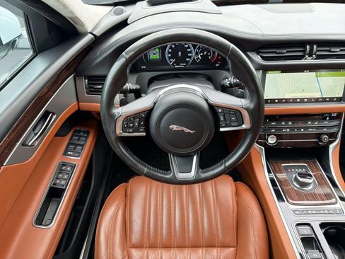 Used 2018 Jaguar XF Portfolio AWD/4WD image 28