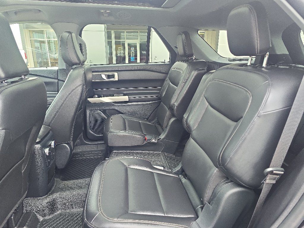Used 2021 Ford Explorer XLT w/ Equipment Group 202A AWD/4WD image 22
