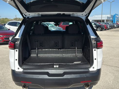 Used 2023 Chevrolet Traverse LT image 25