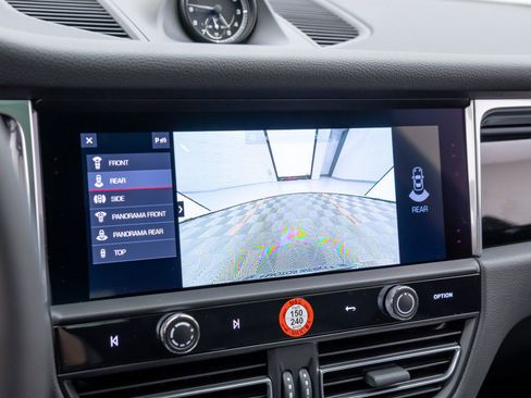 Used 2025 Porsche Macan image 25