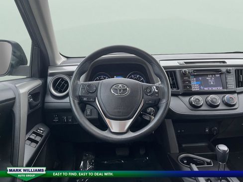 Used 2018 Toyota RAV4 LE image 14