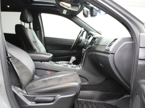 Used 2021 Jeep Grand Cherokee Altitude AWD/4WD image 32